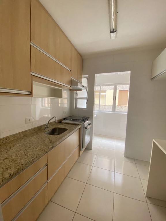 Apartamento para locacao no Zona 07 em Maringa com 124,3m² por R$ 2.400,00