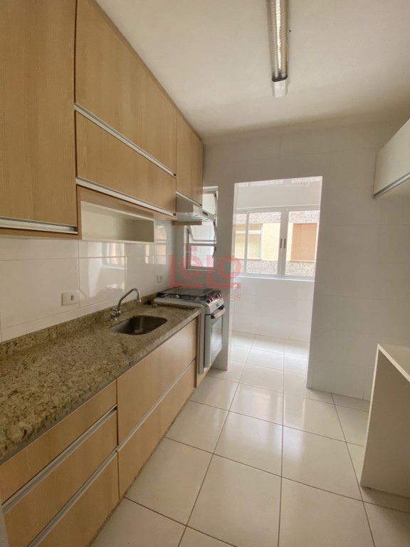 Apartamento para locacao no Zona 07 em Maringa com 124,3m² por R$ 2.100,00