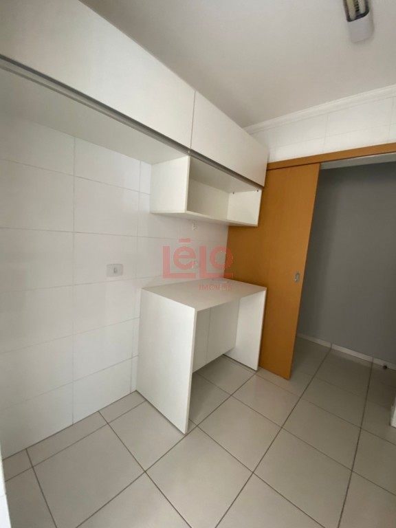 Apartamento para locacao no Zona 07 em Maringa com 124,3m² por R$ 2.100,00