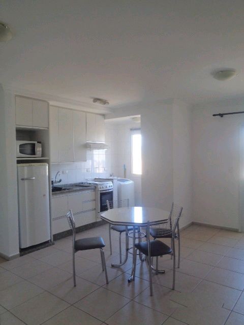 Apartamento para locacao no Novo Centro em Maringa com 89,97m² por R$ 1.700,00