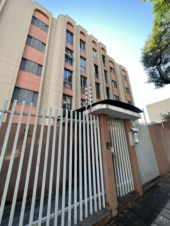Apartamento para locacao no Zona 07 em Maringa com 102m² por R$ 1.500,00