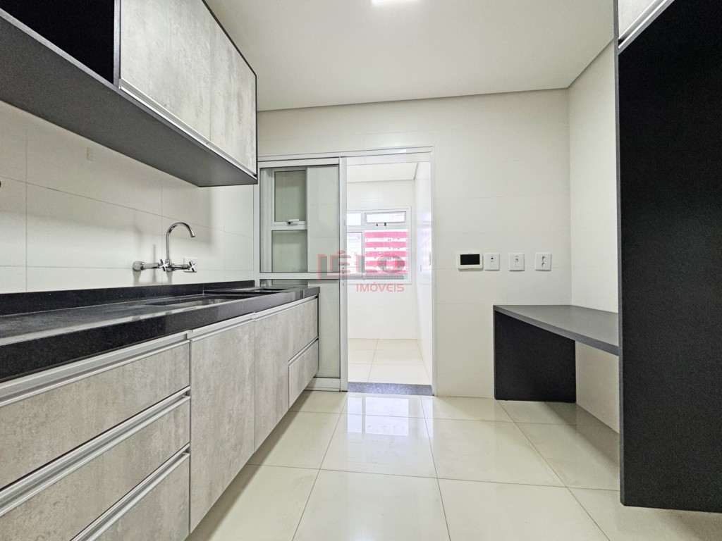 Apartamento para locacao no Novo Centro em Maringa com 138,25m² por R$ 2.800,00