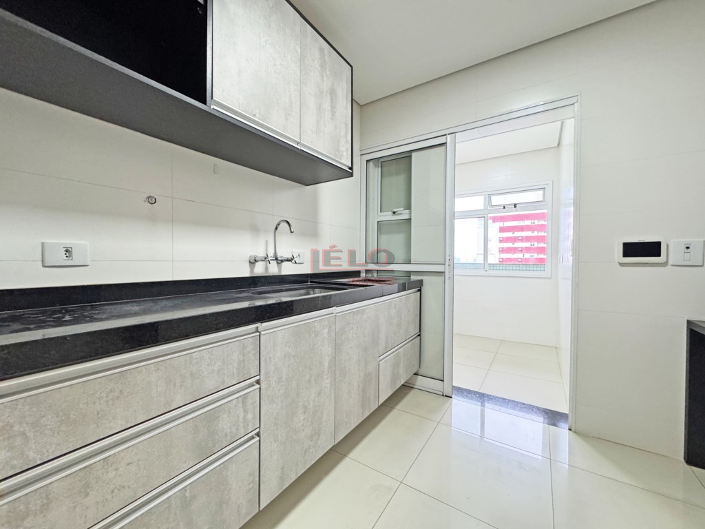 Apartamento para locacao no Novo Centro em Maringa com 138,25m² por R$ 2.800,00