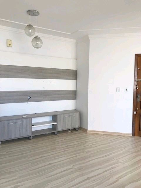 Apartamento para locacao no Zona 07 em Maringa com 169,1m² por R$ 2.400,00