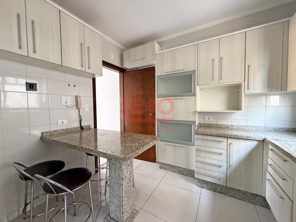 Apartamento para locacao no Zona 07 em Maringa com 169,1m² por R$ 2.400,00