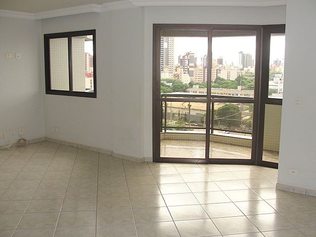 Apartamento para locacao no Zona 07 em Maringa com 244,7m² por R$ 2.900,00