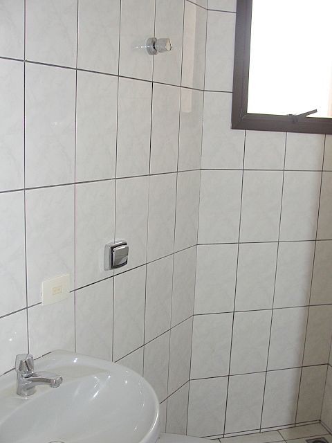 Apartamento para locacao no Zona 07 em Maringa com 244,7m² por R$ 2.900,00