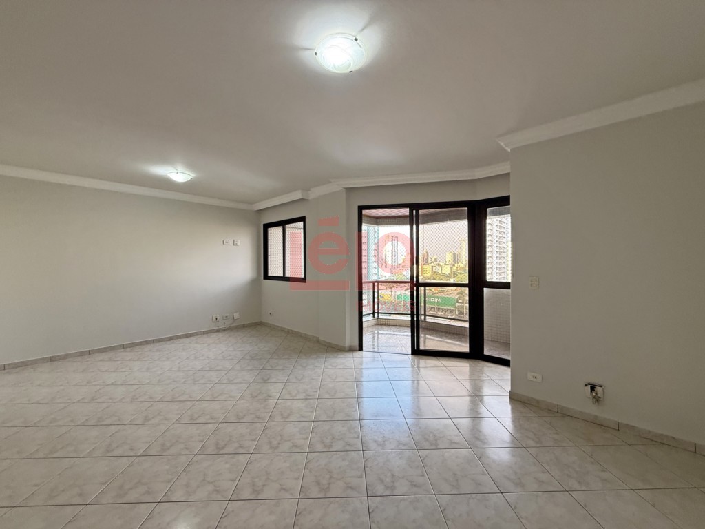 Apartamento para locacao no Zona 07 em Maringa com 244,7m² por R$ 2.900,00