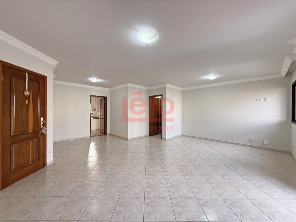 Apartamento para locacao no Zona 07 em Maringa com 244,7m² por R$ 2.900,00