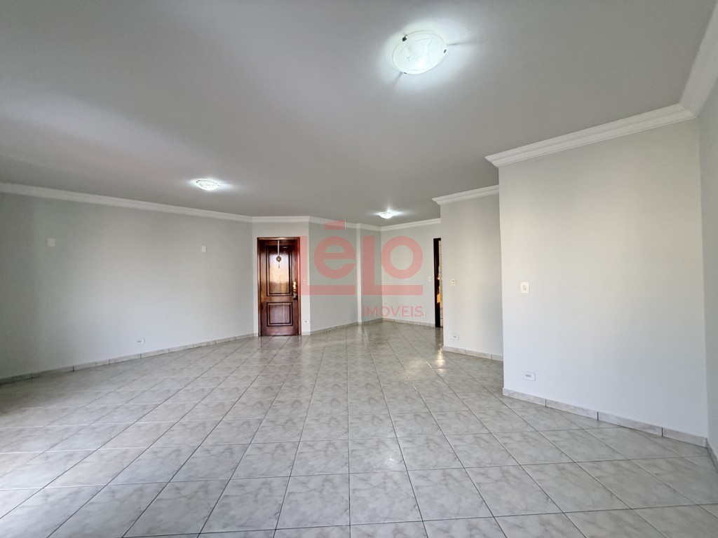 Apartamento para locacao no Zona 07 em Maringa com 244,7m² por R$ 2.900,00