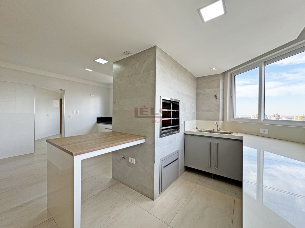 Apartamento para locacao no Zona 07 em Maringa com 227m² por R$ 3.500,00