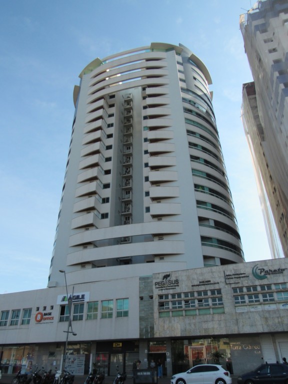 Apartamento para venda no Novo Centro em Maringa com 260m² por R$ 1.450.000,00