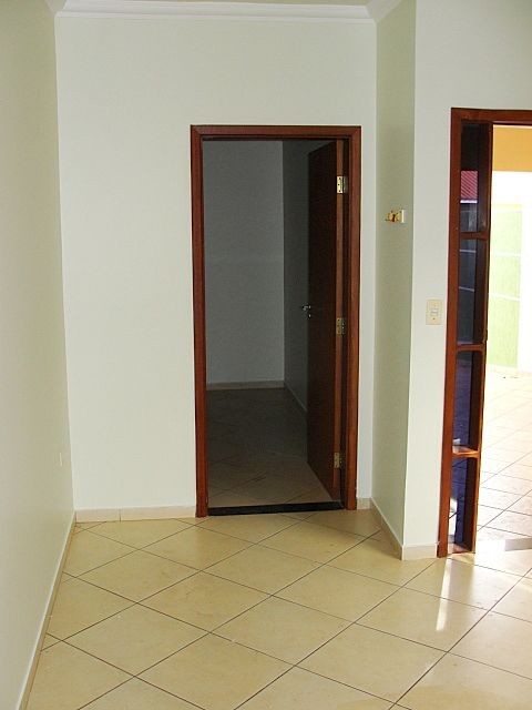 Casa Residencial para locacao no Jardim Oasis em Maringa com 87,38m² por R$ 1.800,00