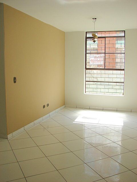 Apartamento para locacao no Zona 07 em Maringa com 80,77m² por R$ 1.100,00