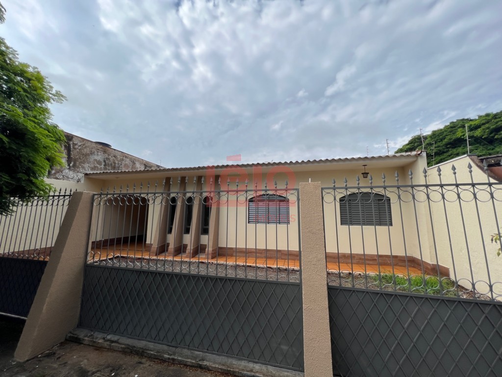 Casa Residencial para locacao no Zona 03 em Maringa com 102,7m² por R$ 2.200,00