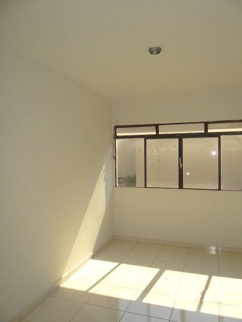 Apartamento para locacao no Zona 07 em Maringa com 103,54m² por R$ 1.300,00