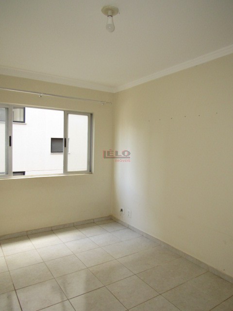 Apartamento para locacao no Zona 07 em Maringa com 120,1m² por R$ 1.600,00