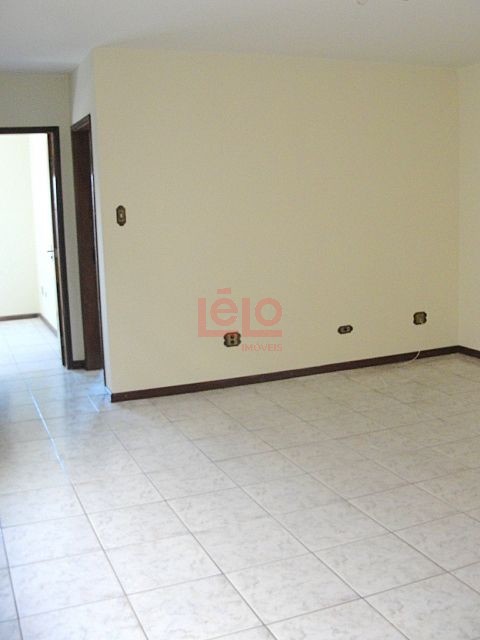 Apartamento para locacao no Zona 07 em Maringa com 127,41m² por R$ 800,00