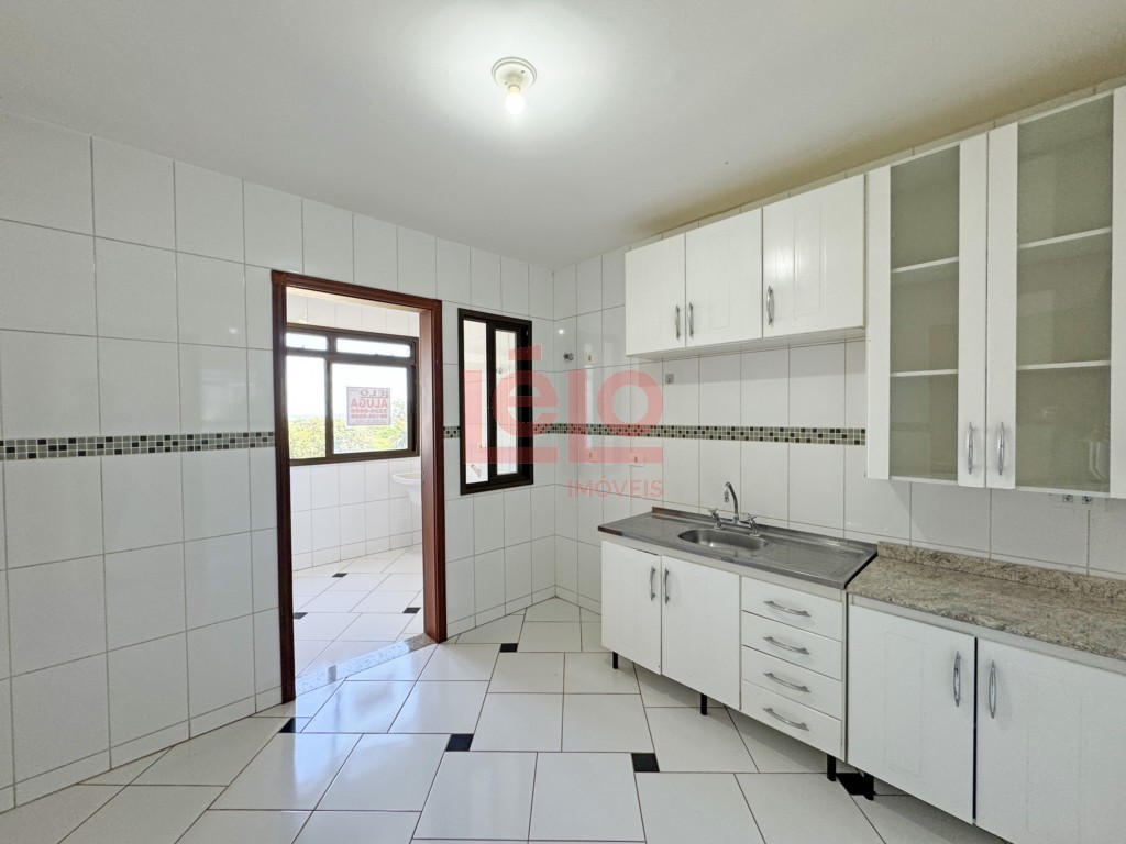 Apartamento para locacao no Zona 07 em Maringa com 135,38m² por R$ 2.000,00