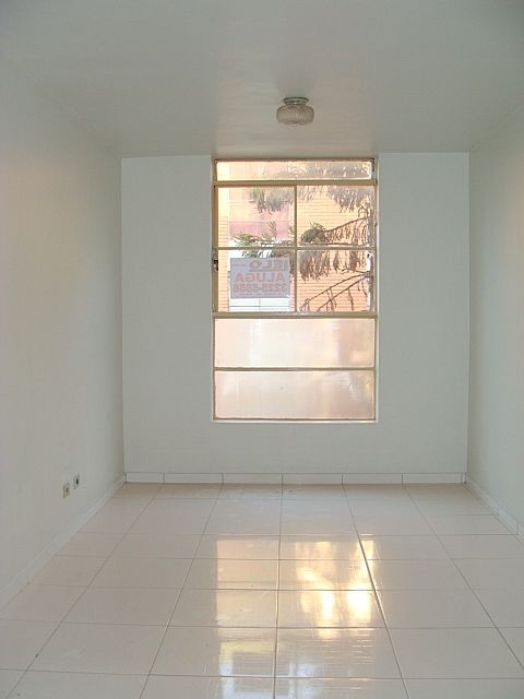 Apartamento para locacao no Zona 07 em Maringa com 80,77m² por R$ 1.100,00