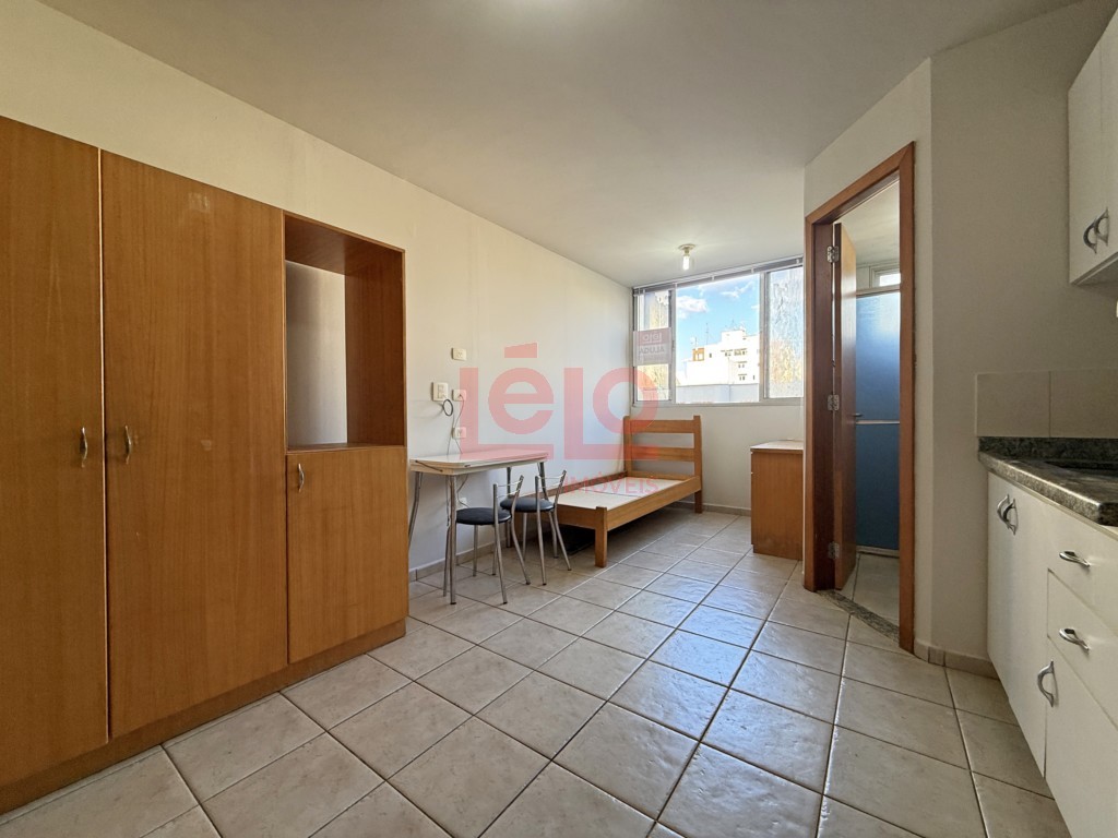 Apartamento para locacao no Zona 07 em Maringa com 24,72m² por R$ 900,00
