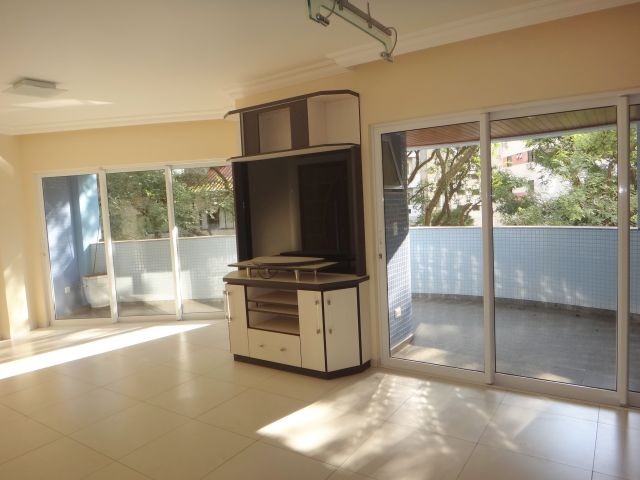 Apartamento para locacao no Zona 07 em Maringa com 220m² por R$ 3.800,00