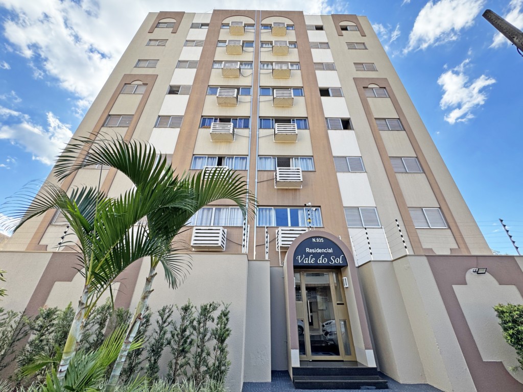 Apartamento para locacao no Zona 07 em Maringa com 112,6m² por R$ 1.700,00