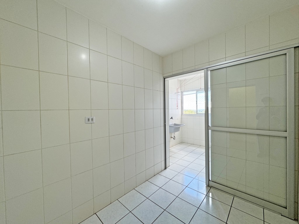 Apartamento para locacao no Zona 07 em Maringa com 112,6m² por R$ 1.700,00