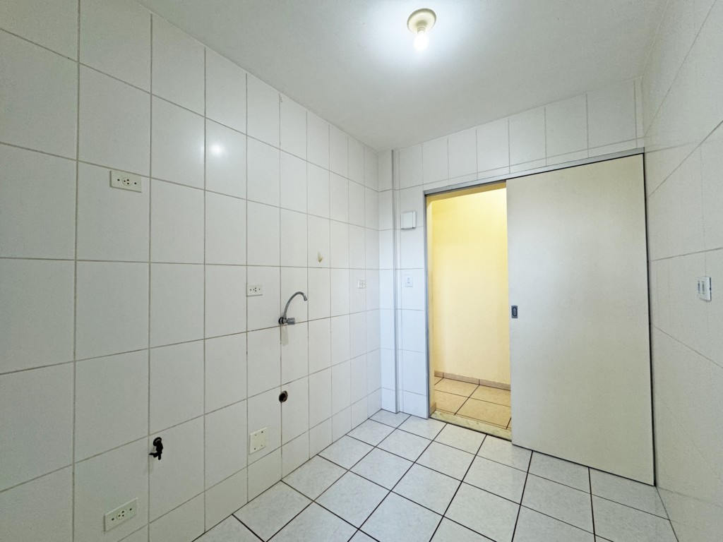 Apartamento para locacao no Zona 07 em Maringa com 112,6m² por R$ 1.700,00