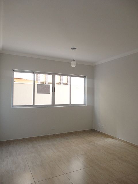 Apartamento para locacao no Zona 07 em Maringa com 124,3m² por R$ 1.900,00