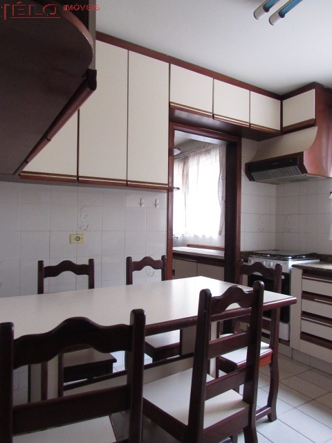 Apartamento para locacao no Zona 07 em Maringa com 164,48m² por R$ 2.000,00
