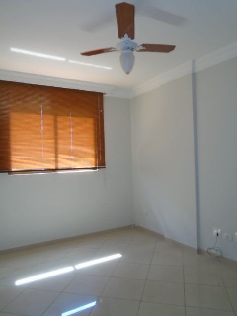 Apartamento para locacao no Zona 07 em Maringa com 120,92m² por R$ 1.700,00