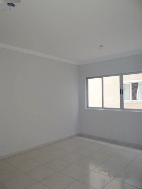Apartamento para locacao no Zona 07 em Maringa com 124,21m² por R$ 2.000,00