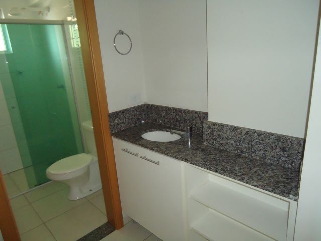 Apartamento para locacao no Zona 07 em Maringa com 124,21m² por R$ 2.000,00