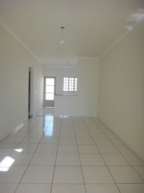 Casa Residencial para locacao no Jardim Imperio do Sol em Maringa com 90,2m² por R$ 1.800,00