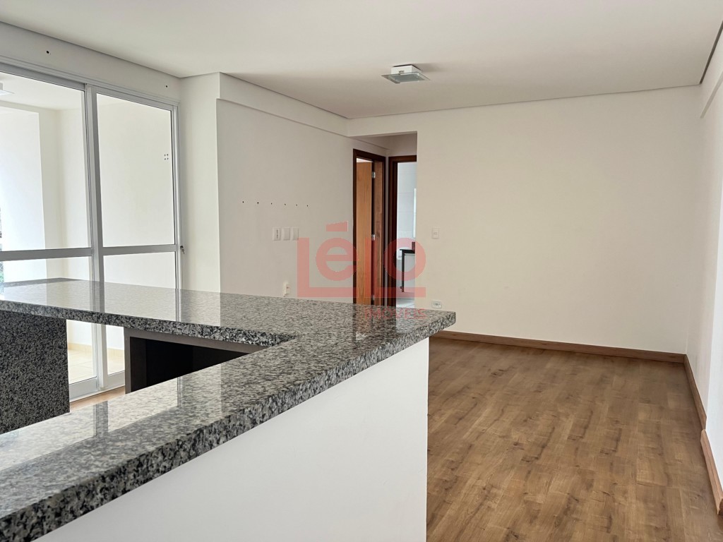 Apartamento para locacao no Zona 07 em Maringa com 121,91m² por R$ 2.600,00