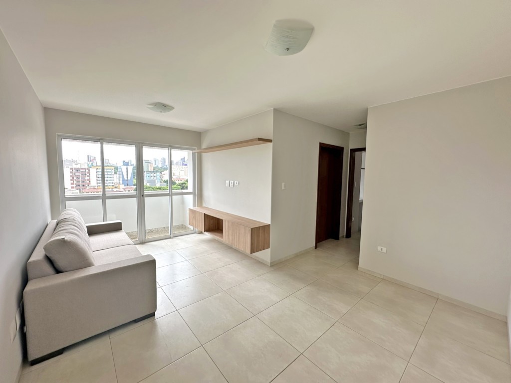 Apartamento para locacao no Zona 07 em Maringa com 107,38m² por R$ 2.990,00