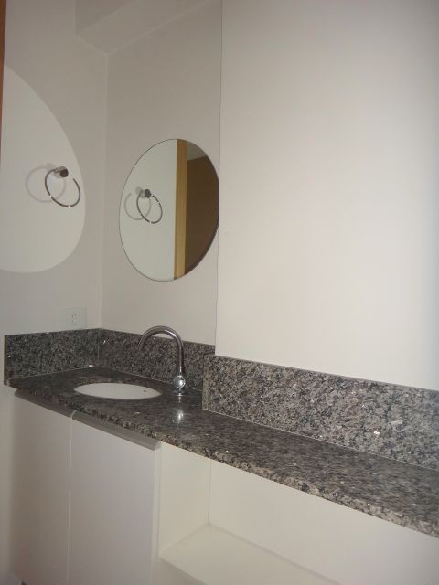 Apartamento para locacao no Zona 07 em Maringa com 124,21m² por R$ 2.200,00