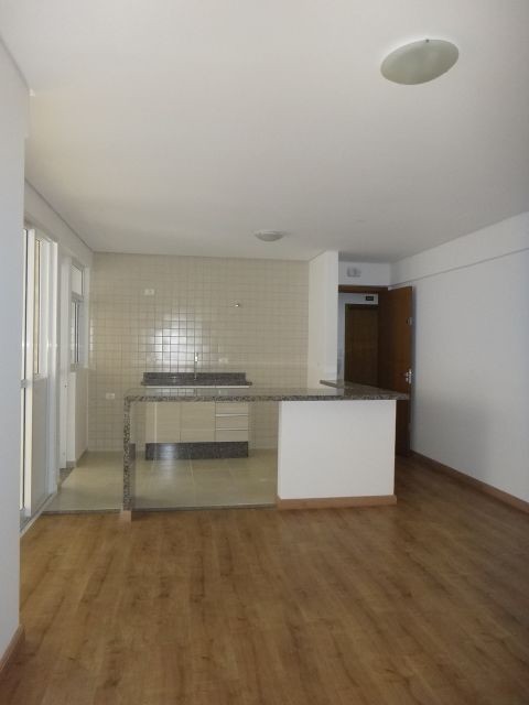 Apartamento para locacao no Zona 07 em Maringa com 121,91m² por R$ 2.200,00