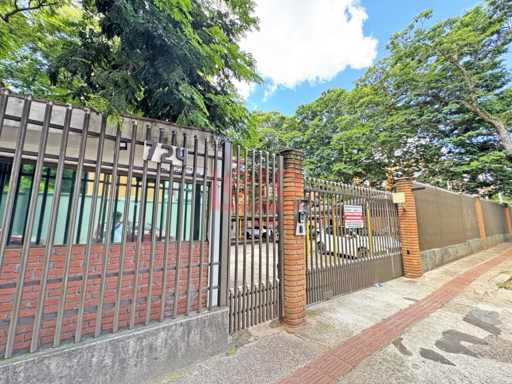 Apartamento para locacao no Zona 07 em Maringa com 80,77m² por R$ 1.400,00