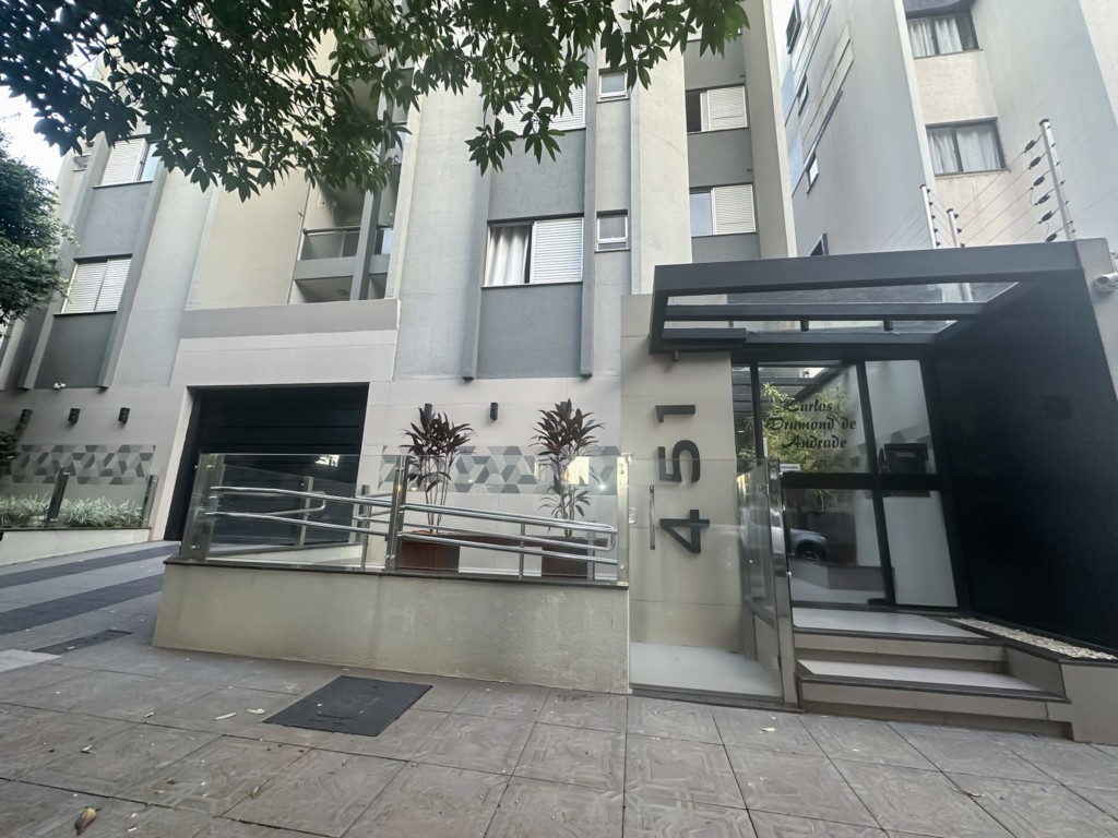Apartamento para locacao no Zona 07 em Maringa com 122,3m² por R$ 1.600,00