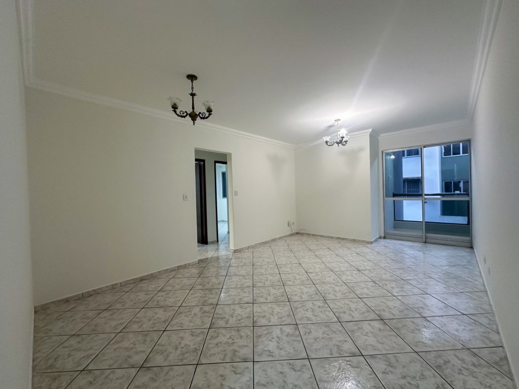Apartamento para locacao no Zona 07 em Maringa com 122,3m² por R$ 1.600,00