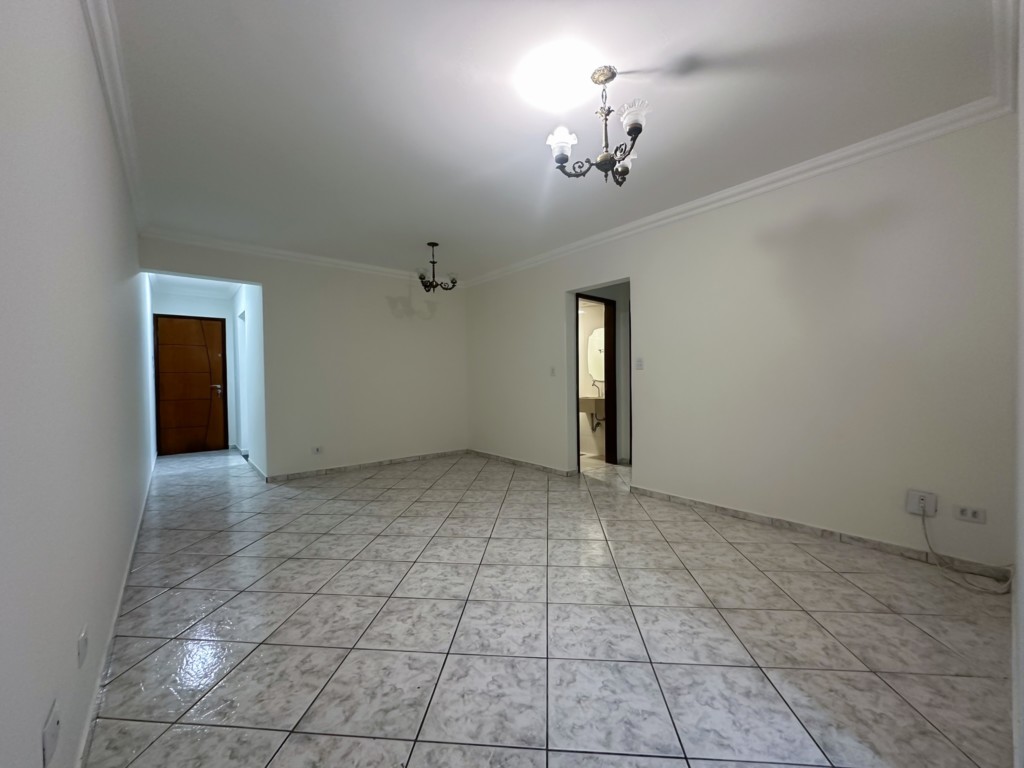 Apartamento para locacao no Zona 07 em Maringa com 122,3m² por R$ 1.600,00