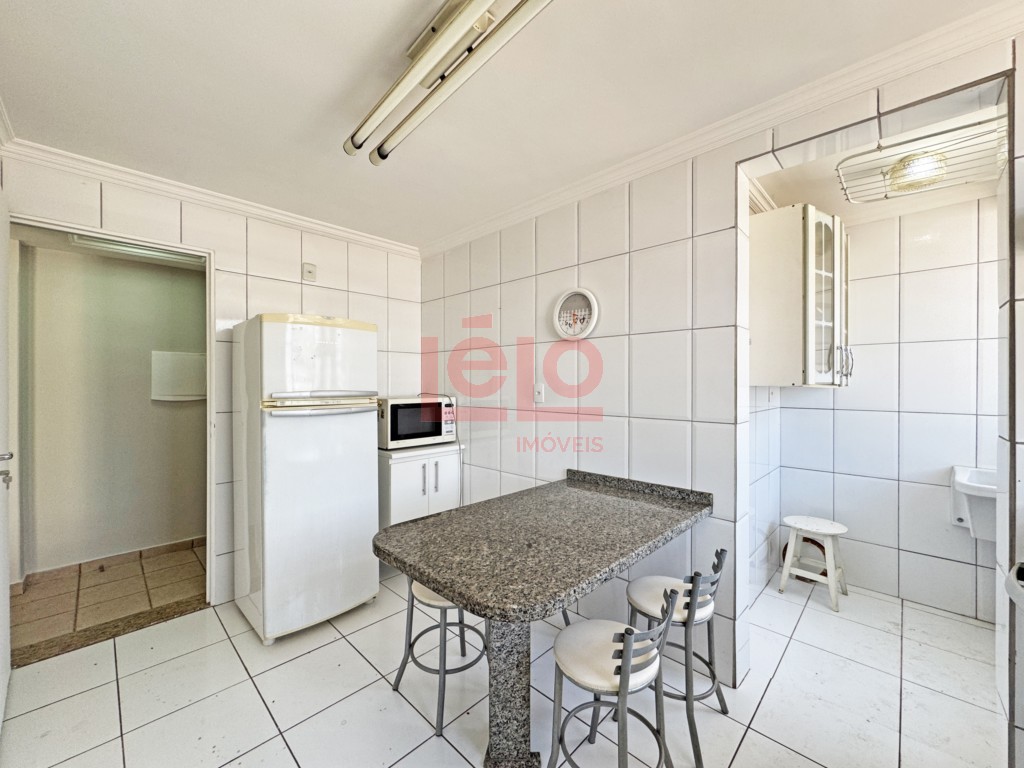 Apartamento para locacao no Zona 07 em Maringa com 105,65m² por R$ 1.800,00