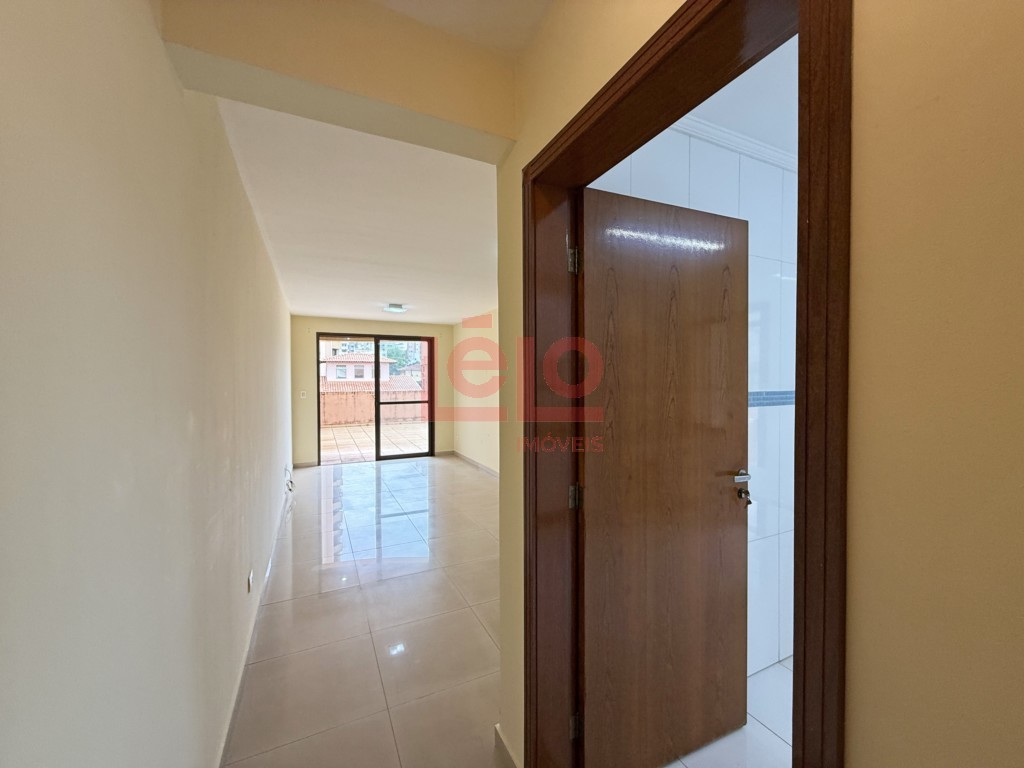 Apartamento para locacao no Zona 07 em Maringa com 136,6m² por R$ 2.300,00