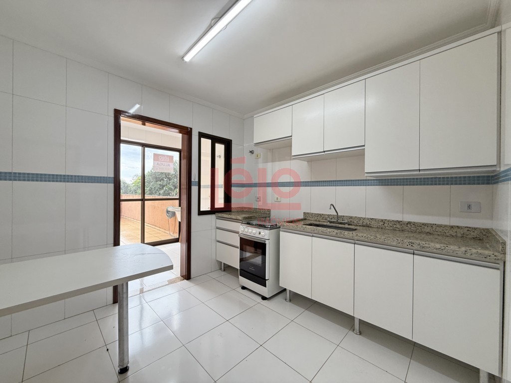 Apartamento para locacao no Zona 07 em Maringa com 136,6m² por R$ 2.300,00