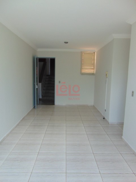 Apartamento para locacao no Zona 07 em Maringa com 80,77m² por R$ 1.200,00