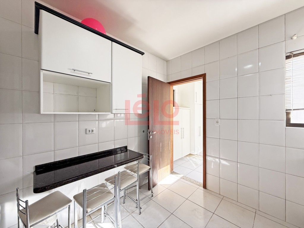 Apartamento para locacao no Zona 07 em Maringa com 130,31m² por R$ 3.000,00