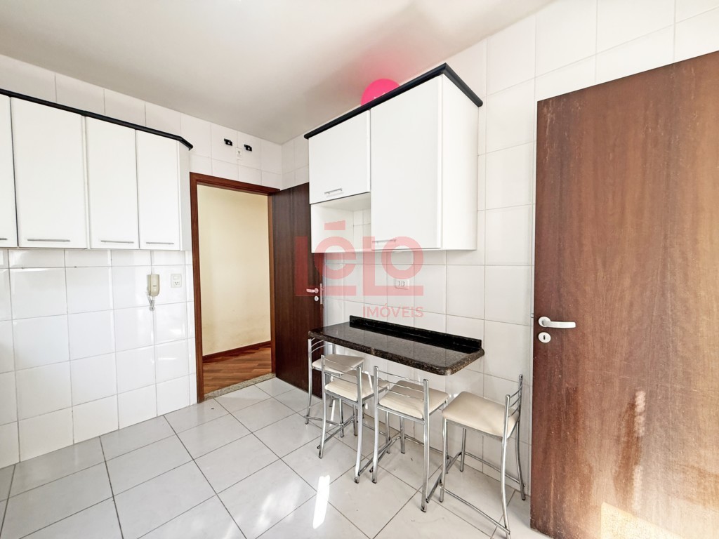 Apartamento para locacao no Zona 07 em Maringa com 130,31m² por R$ 3.000,00