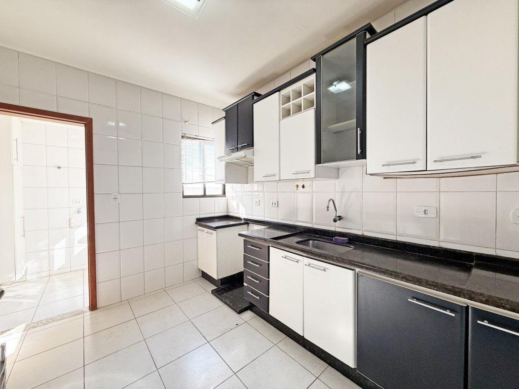 Apartamento para locacao no Zona 07 em Maringa com 130,31m² por R$ 3.000,00